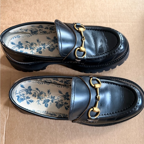 Gucci Black Loafers with Gold Hardware and Bee Embroidery - Picture 3 of 4